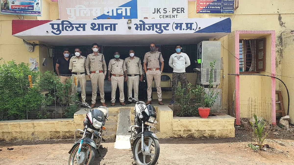चैकिंग के दौरान दो वाहन चोर पकड़ाए, दो बाइक जब्त