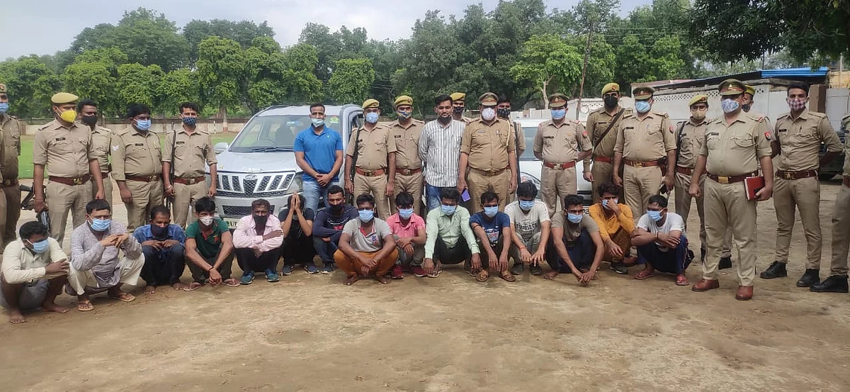 अंतरराज्यीय गिरोह के 15 लुटेरे गिरफ्तार, लाखों रुपये का माल व अवैध हथियारों का जखीरा बरामद