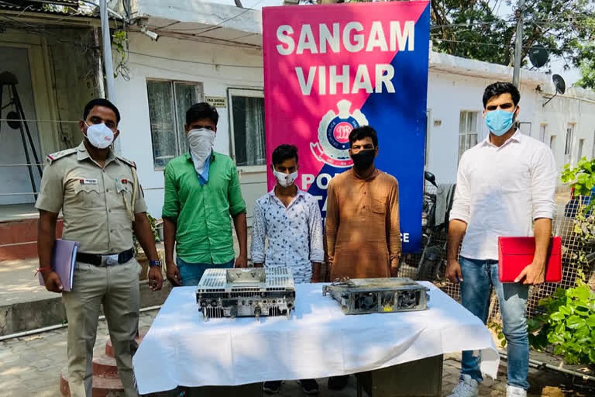 टावर से चोरी करने वाले गिरोह का भंडाफोड़, तीन आरोपित गिरफ्तार