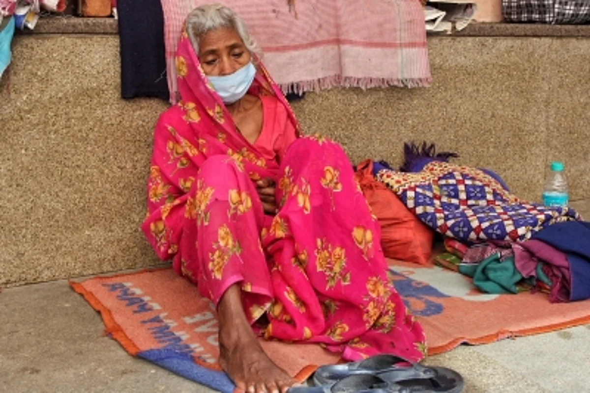 बाबा का धाबा मालिक की सेहत में आया सुधार, अस्पताल के वेंटिलेटर से हटे