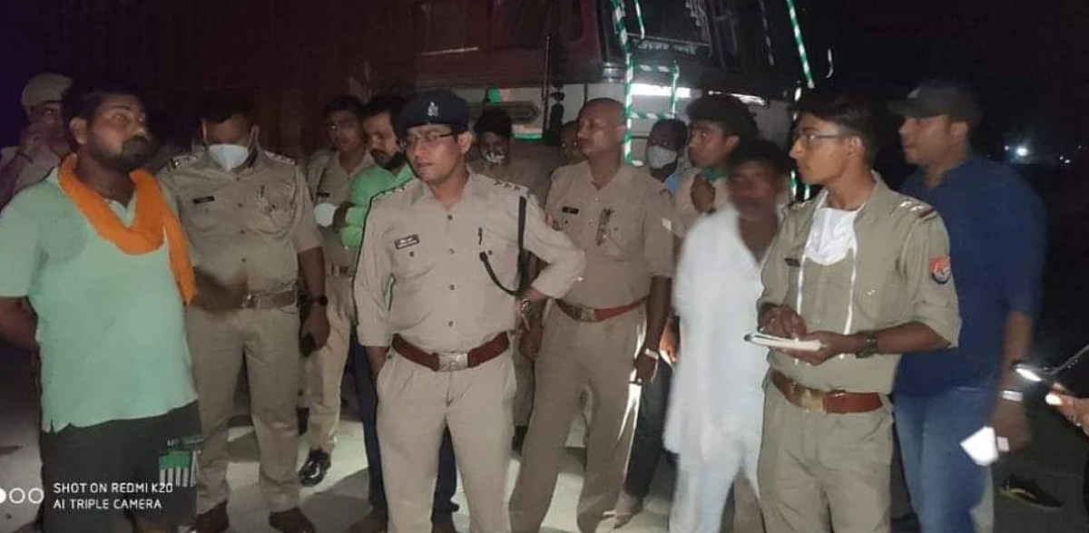गाजीपुर: अज्ञात वाहन की चपेट में आने से तीन युवकों की मौत