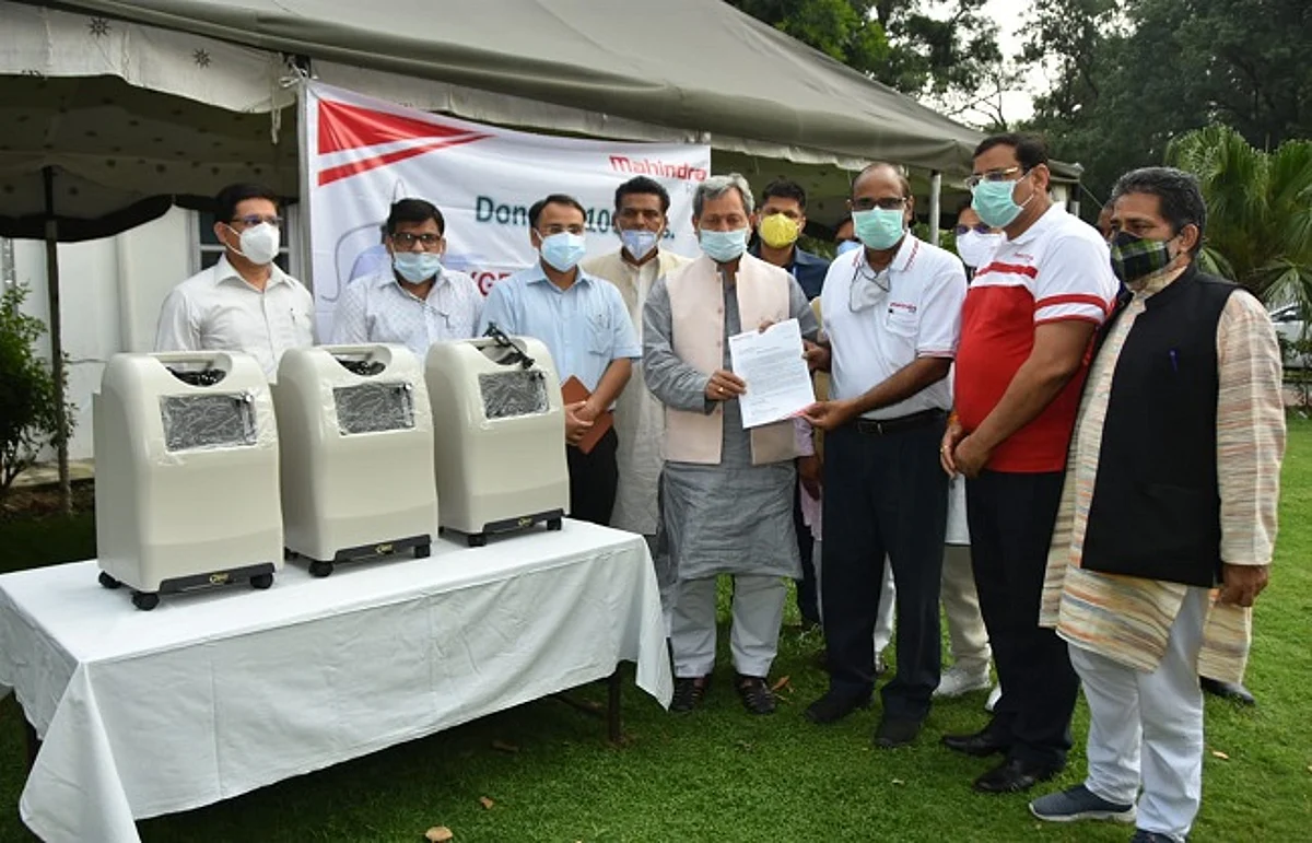 महिन्द्रा ग्रुप ने मुख्यमंत्री को सौंपे 100 ऑक्सीजन कंसंट्रेटर