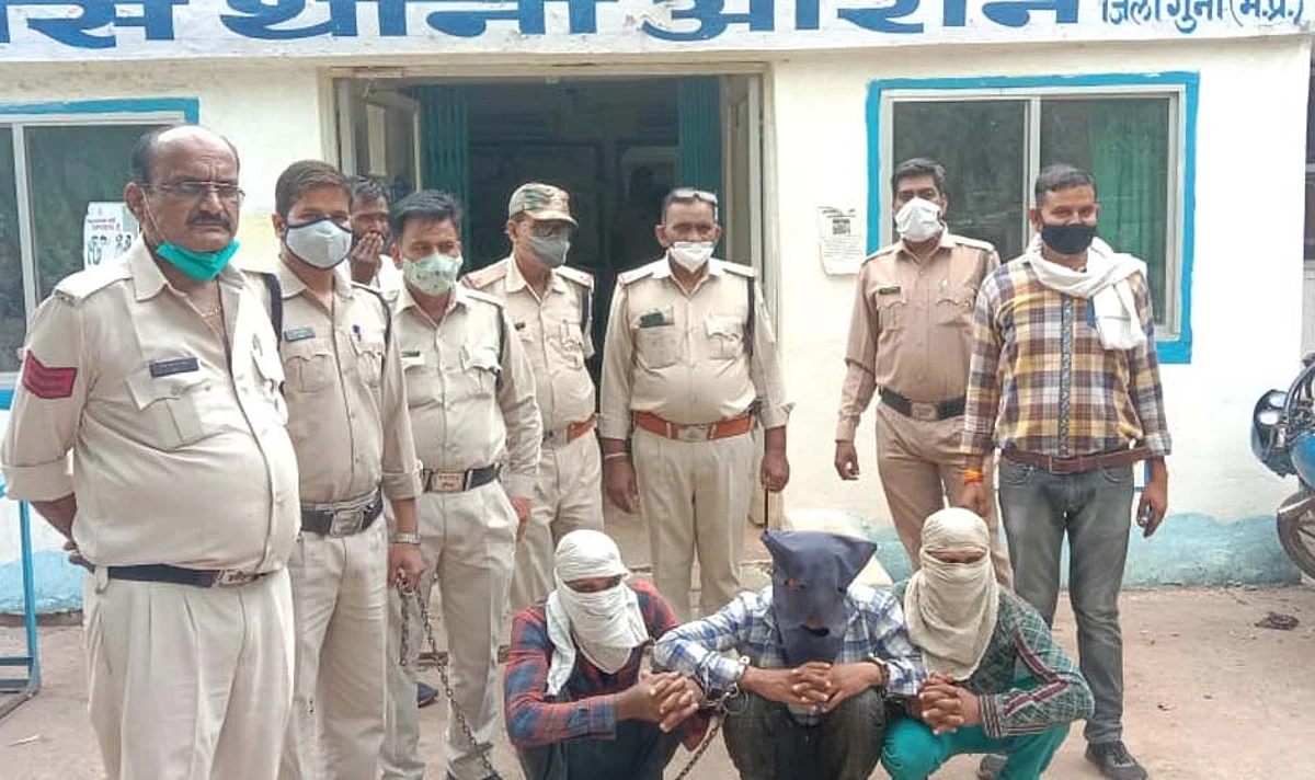 85 हजार के इनामी तीन कुख्यात बदमाश पुलिस के हत्थे चढ़े
