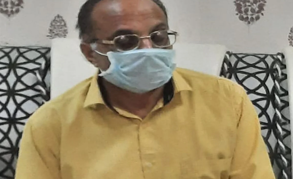 सरदार पटेल मेडीकल कॉलेज का मुख्य लेखाधिकारी रिश्वत लेते गिरफ्तार