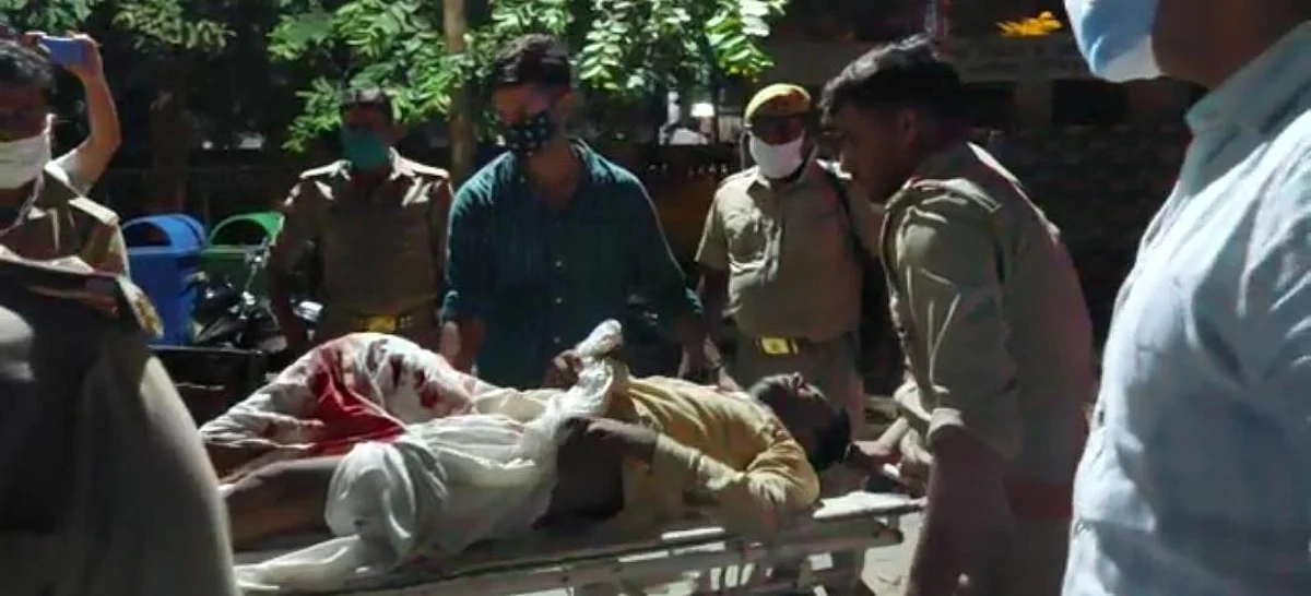 पशु तस्कर व पुलिस के बीच के मुठभेड़, हुआ गिरफ्तार