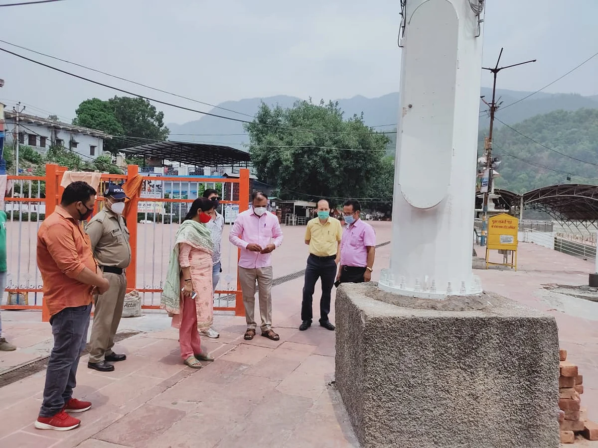 त्रिवेणी घाट पर 100 फीट ऊंचे तिरंगे का ट्रायल सफल