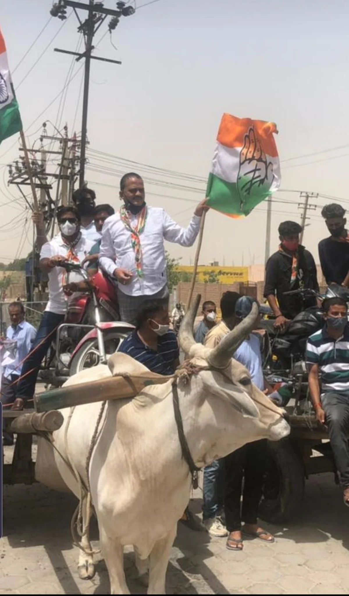 बीकानेर कांग्रेस नेताओं ने किया पेट्रोल पंप पर प्रदर्शन