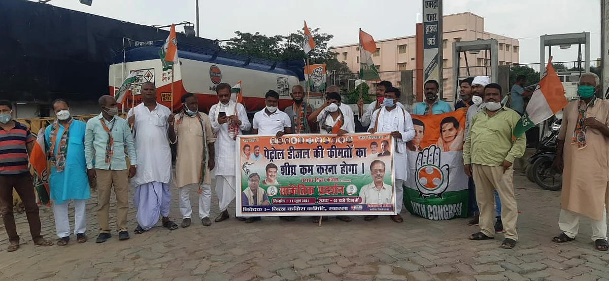 डीजल,पेट्रोल कीमत बढ़ोतरी के विरोध में कांग्रेस ने किया प्रदर्शन