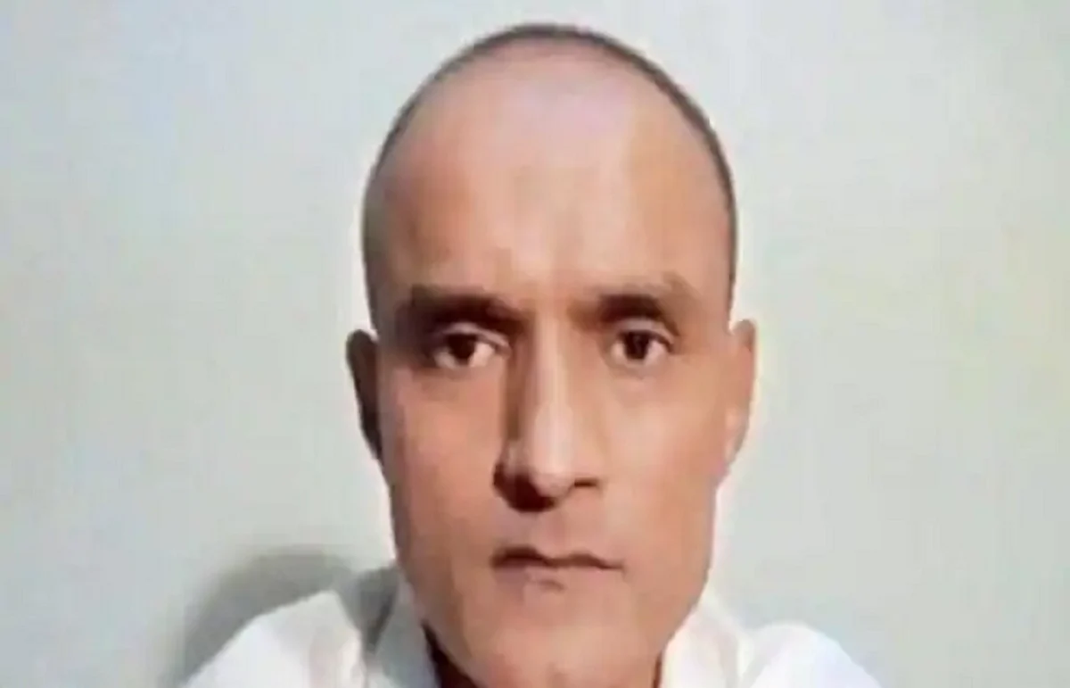 कुलभूषण जाधव के मामले पर झुका पाकिस्तान, सजा के खिलाफ अपील की इजाजत
