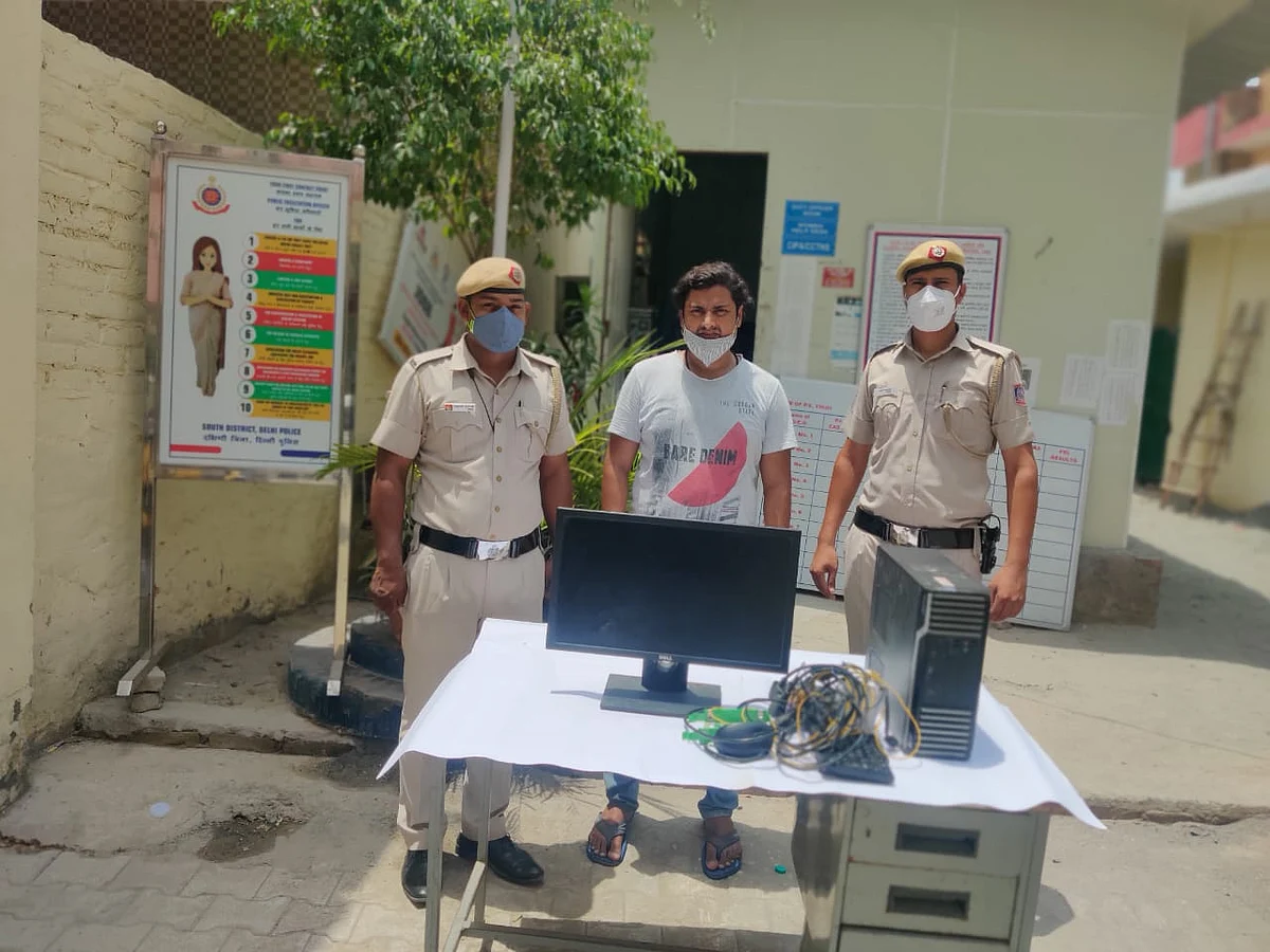 दिल्ली पुलिस का फर्जी पहचान पत्र बनाने का मामला, साइबर कैफे संचालक गिरफ्तार