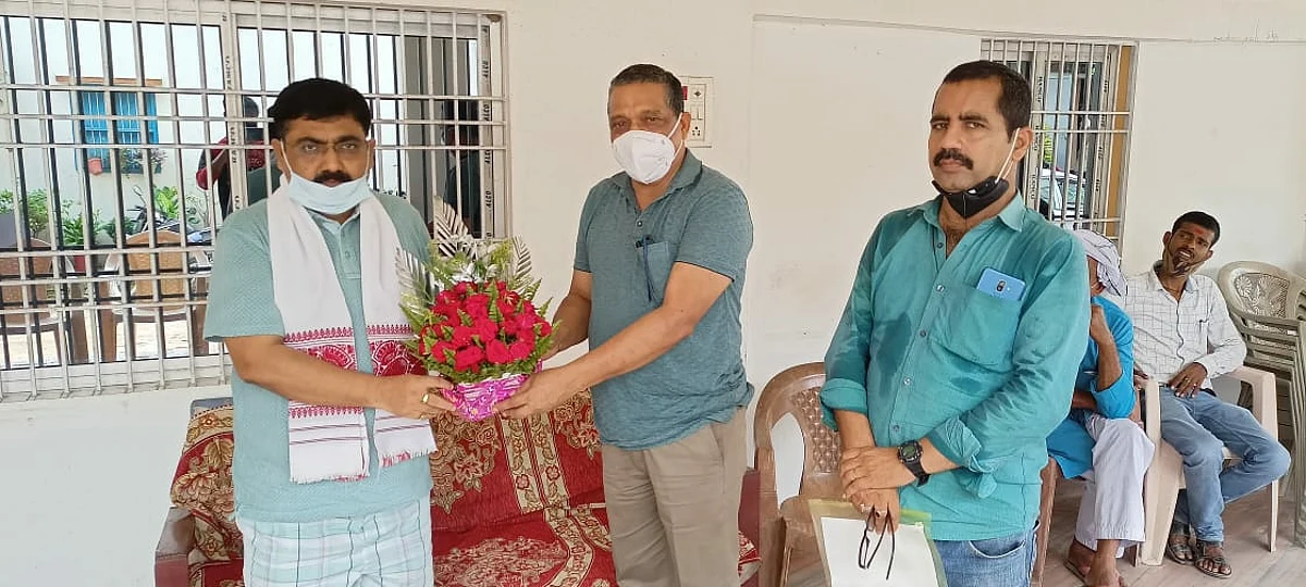 सर्जन डॉ अविनाश कर्ण ने मंत्री से की कला भवन व स्टेडियम की मांग