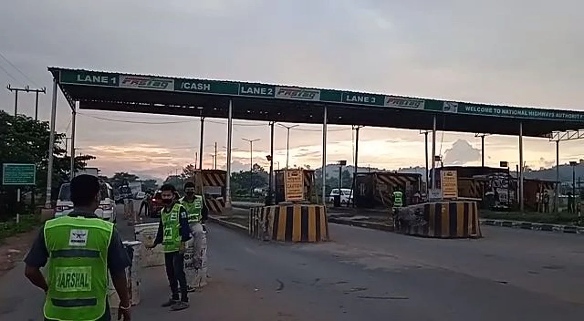 टोल प्लाजा के कर्मचारी पर लगा झगड़ा करने का आरोप