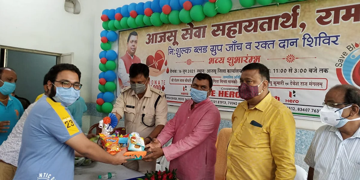 सांसद ने रक्तदान करने वालों को किया सम्मानित