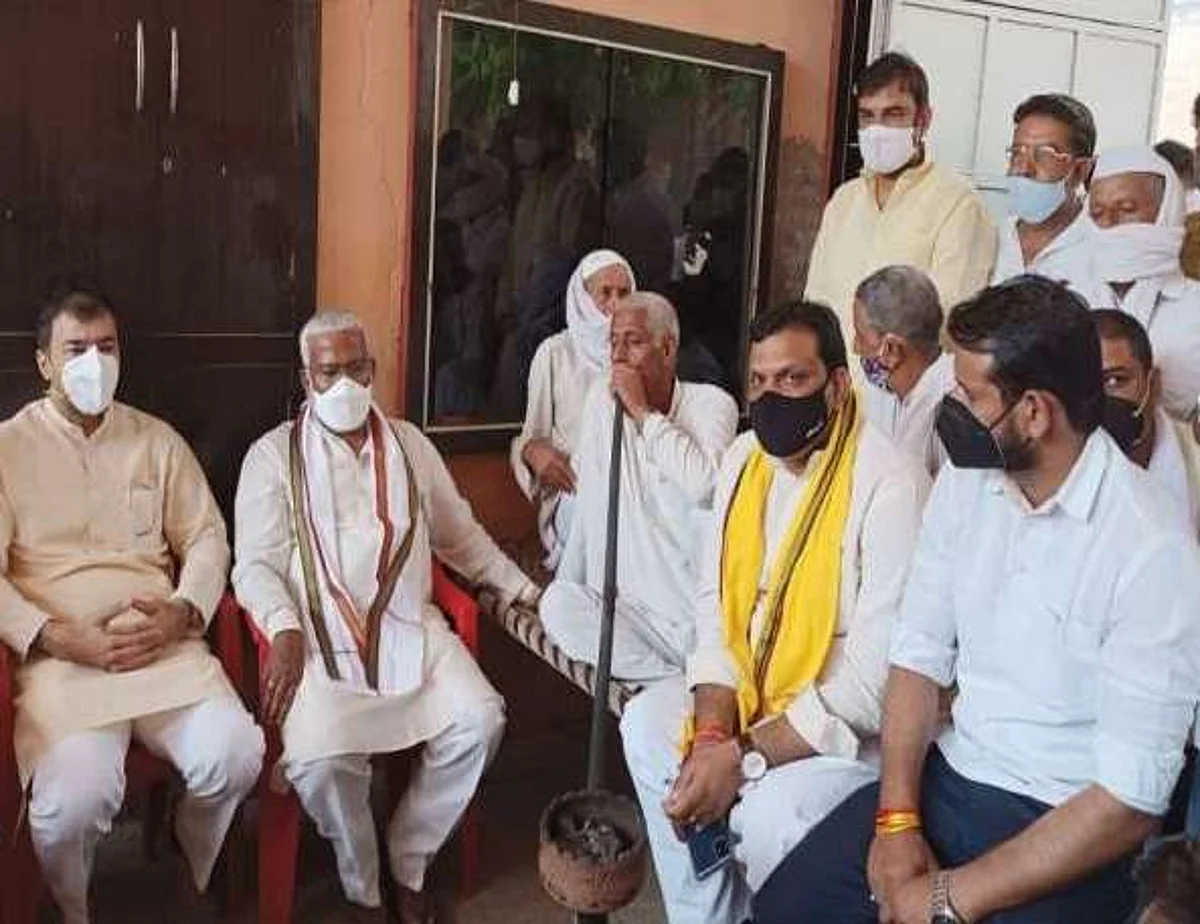 कोरोना में जान गंवाने वाले कार्यकर्ताओं के घर पहुंचे भाजपा प्रदेश अध्यक्ष