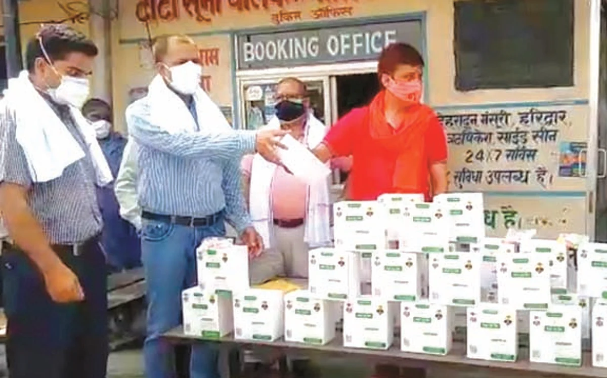 हरिद्वार में निशुल्क दी गई आयुष काढ़ा किट