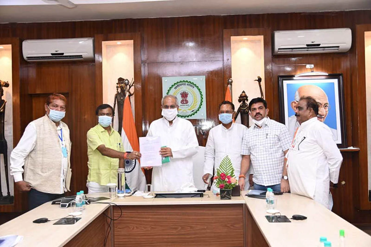 जगदलपुर : सिलगेर गोलीकांड पर गठित जांच समिति ने मुख्यमंत्री को सौंपी रिपोर्ट