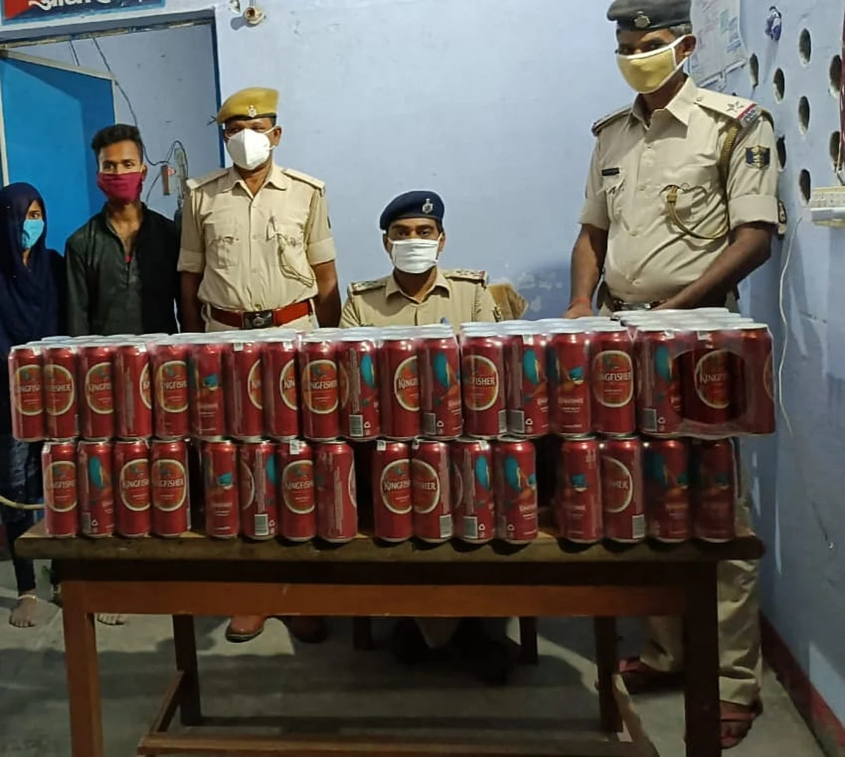 167 लीटर विदेशी शराब, एक बोलेरो के साथ दो कारोबारी गिरफ्तार