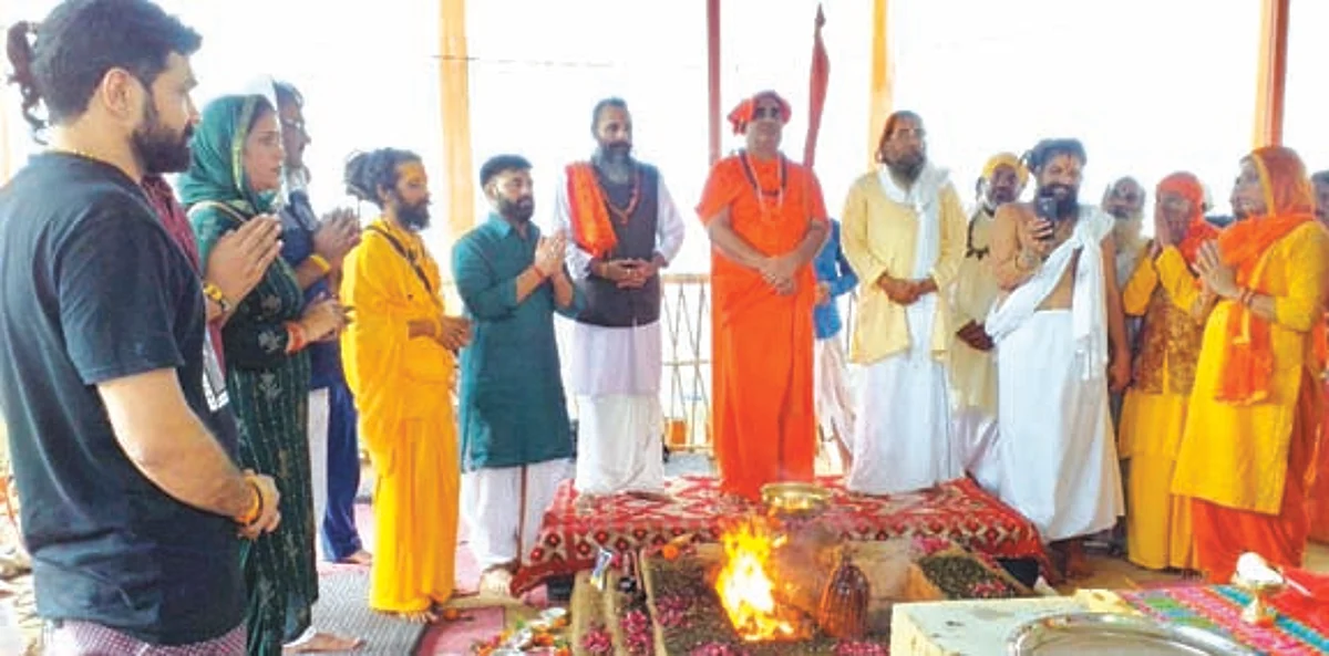 गंगा दशहरा पर कोरोना की समाप्ति के लिए किया हवन