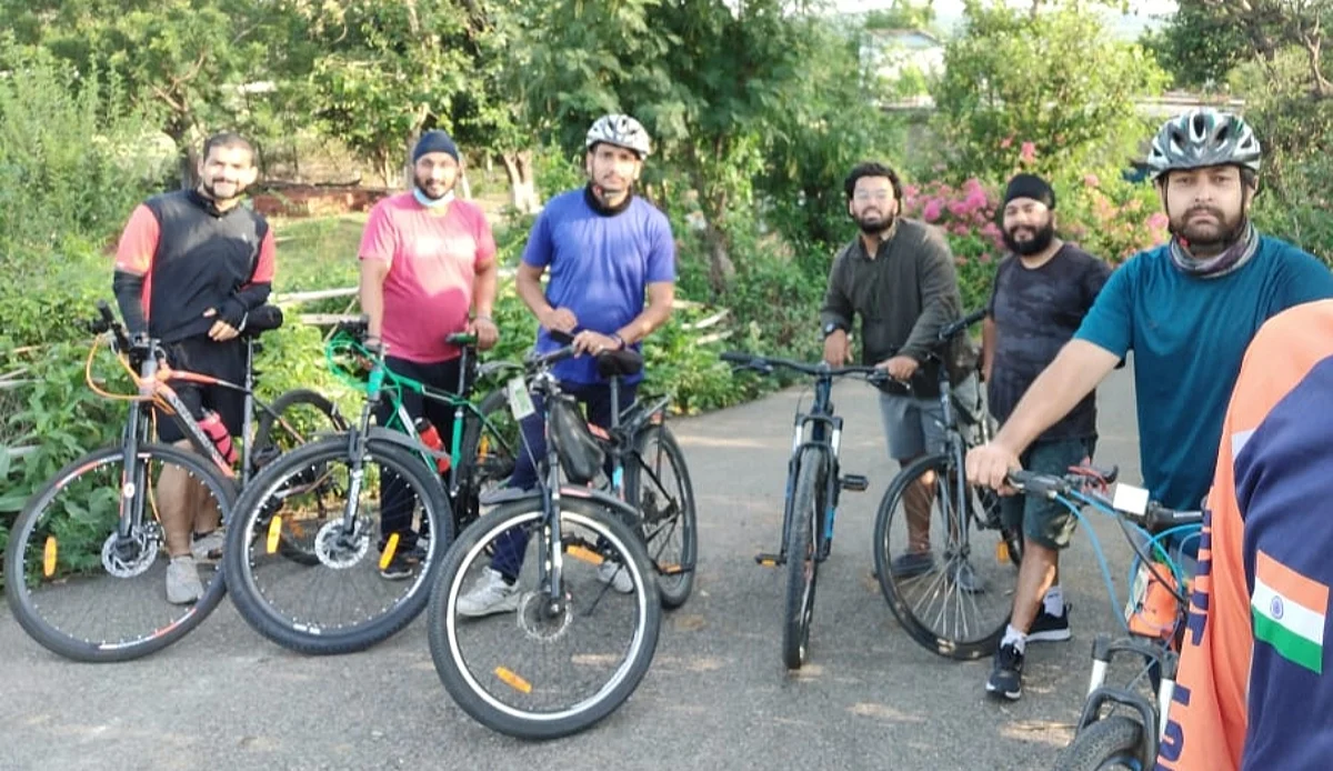 बाल श्रम अंतर्राष्ट्रीय दिवस पर 30 किलोमीटर साइकिल सवारी कर लोगों को किया जागरूक