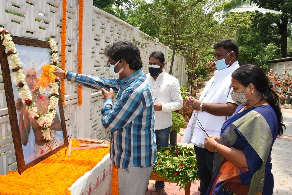 भगवान बिरसा मुण्डा के पद चिन्हों पर चलने की आवश्यकता : हेमंत सोरेन