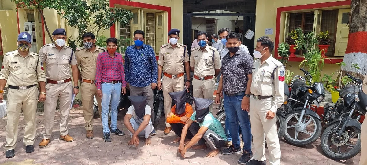 उज्जैन में मोबाइल और बाइक चोरी करने वाली गैंग गिररफ्तार