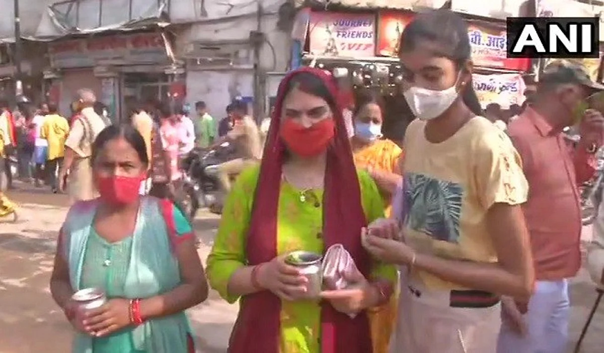 दो महीने बाद वाराणसी में खुली मार्केट, लौटी रौनक, खिले दुकानदारों के चेहरे