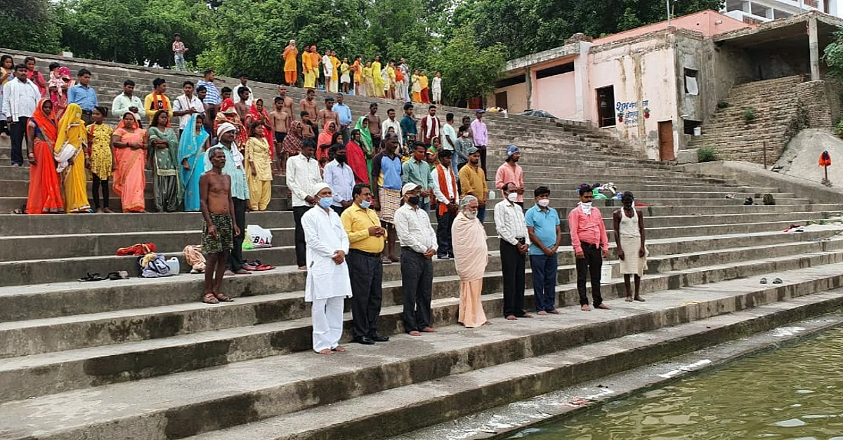 फतेहपुर: कोरोना से प्रभावित होकर दिवंगत हुए लोगों की दी गई श्रद्धांजलि