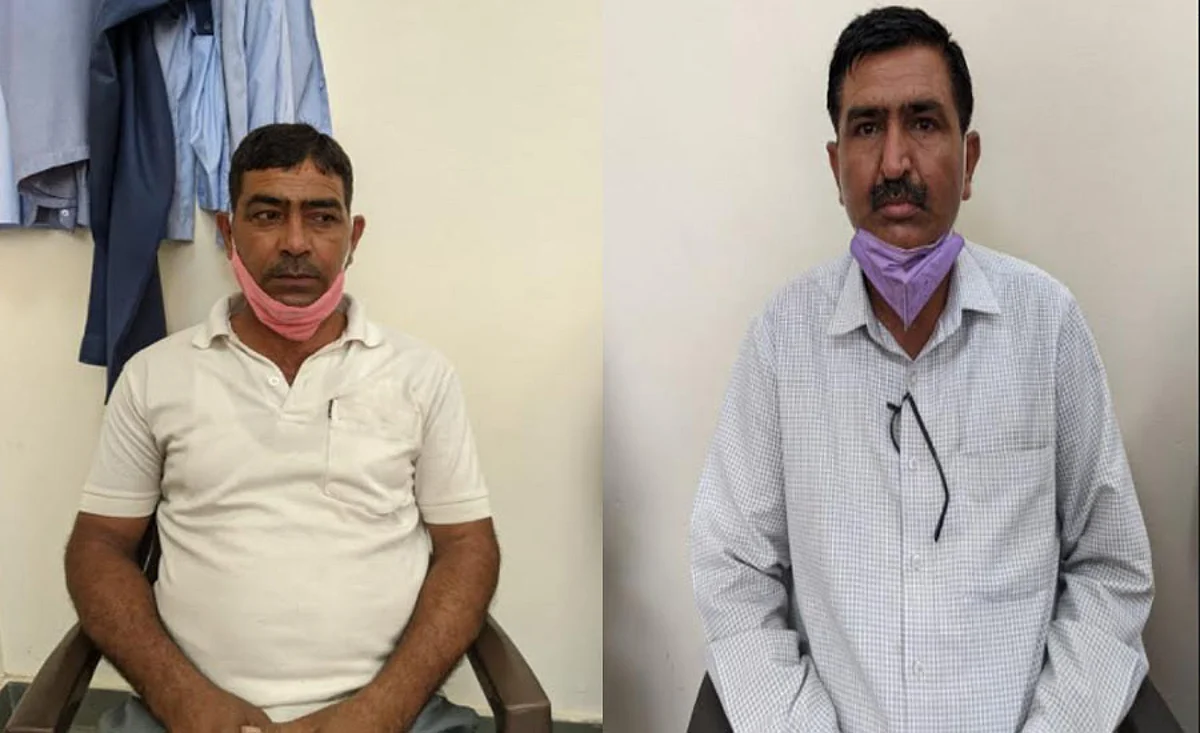 आबकारी प्रहराधिकारी और कांस्टेबल रिश्वत लेते ट्रेप
