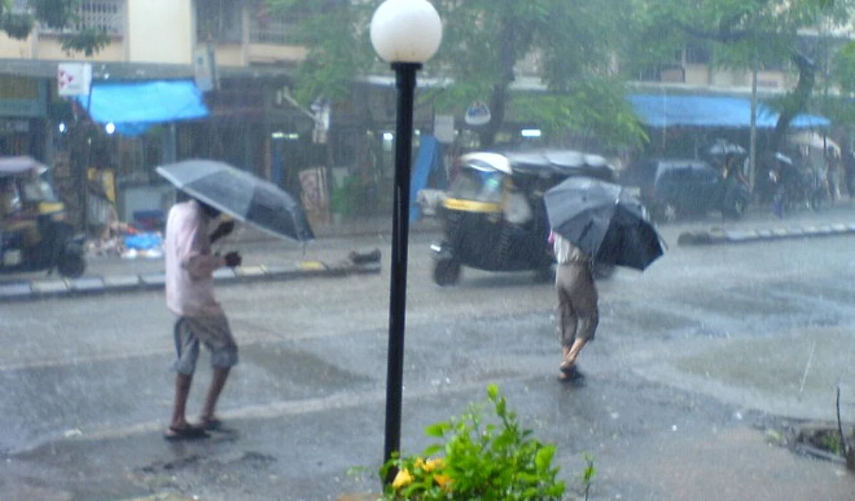 मानसून से पहले मुंबई में हुई बारिश, मौसम विभाग ने जारी किया अलर्ट