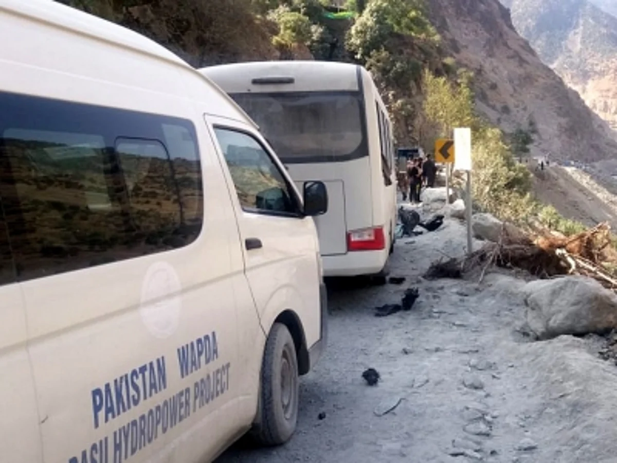 पाकिस्तान और चीन सरकारों के बीच छिड़ी जुबानी जंग