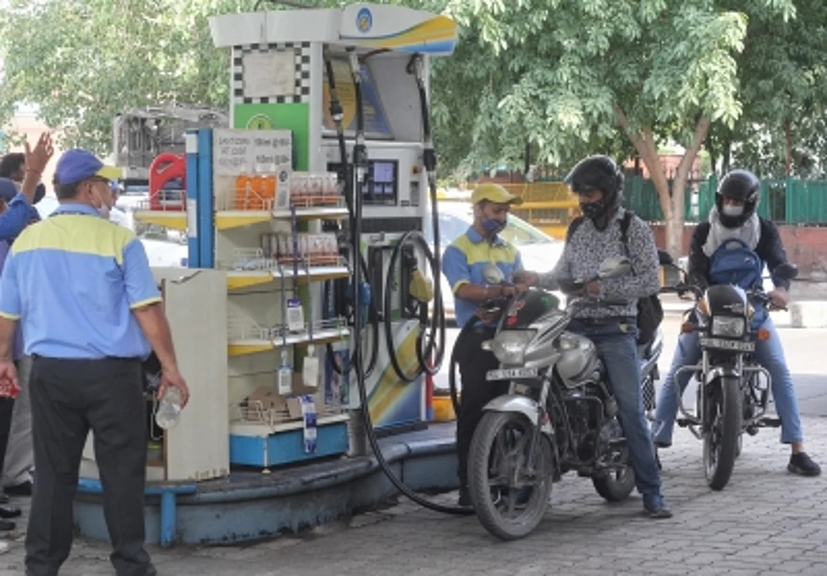 पेट्रोल की कीमतों में और तेजी, डीजल के रेट में कोई बदलाव नहीं