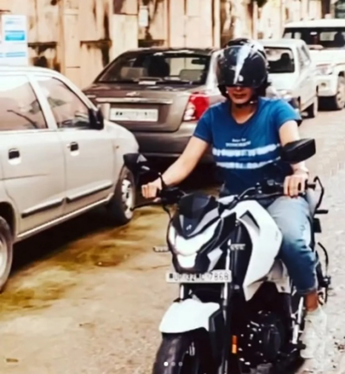 कीर्ति कुल्हारी : जीवन में कुछ अनुभव करने के लिए हमें पुरुष होने की आवश्यकता नहीं