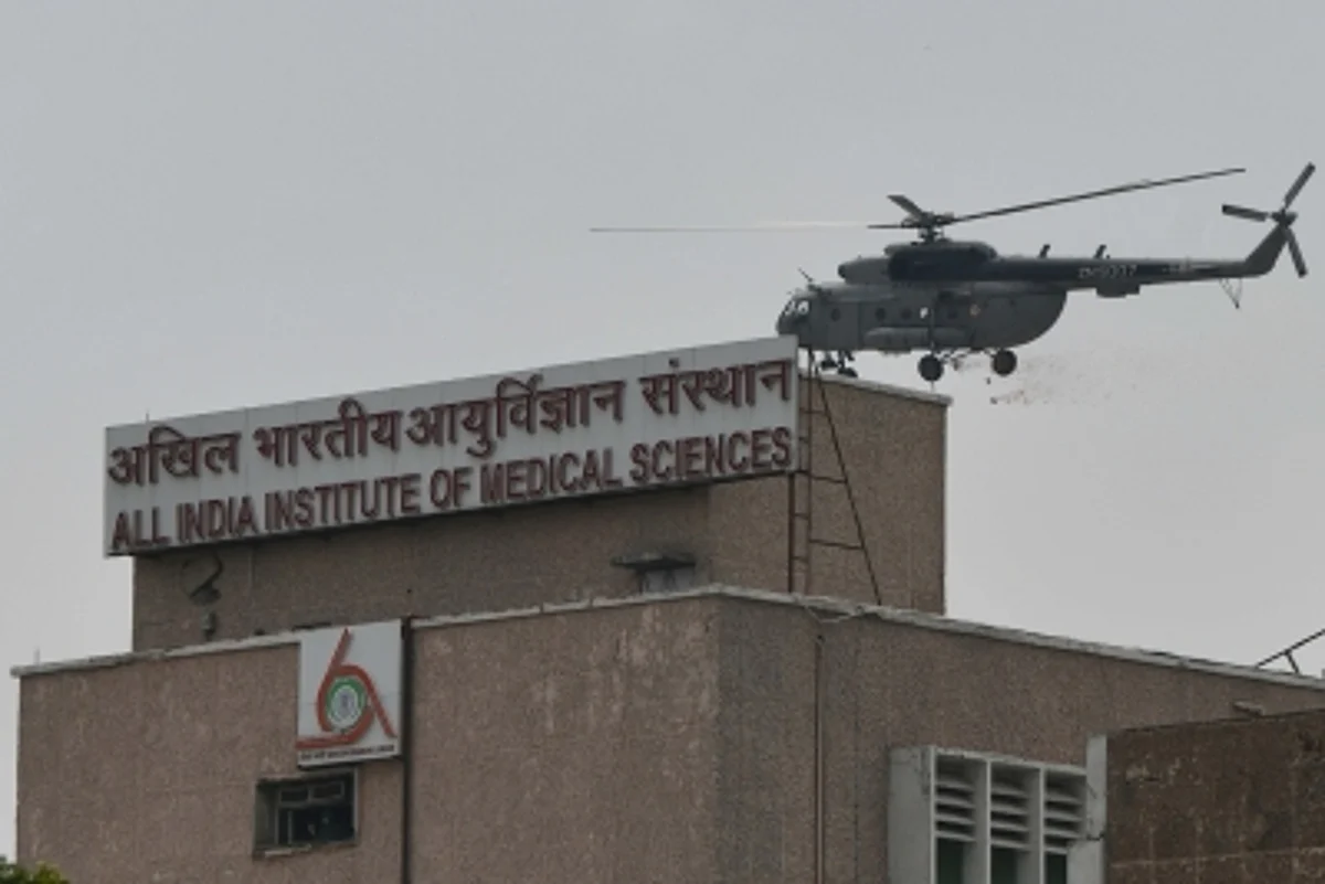 एम्स ने अनियमितताओं के आरोप में 2 अधिकारियों को किया निलंबित