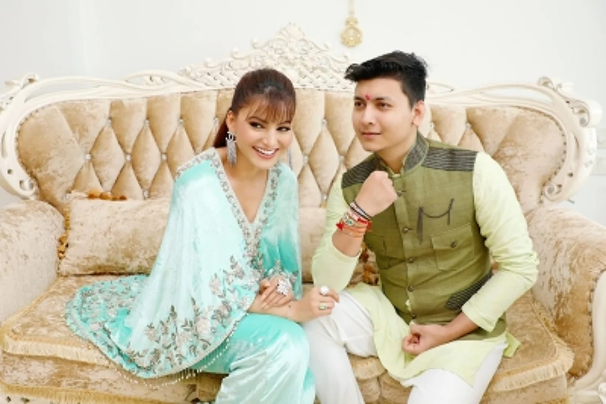 उर्वशी रौतेला ने अपने भाई के साथ बचपन की लड़ाई को किया याद