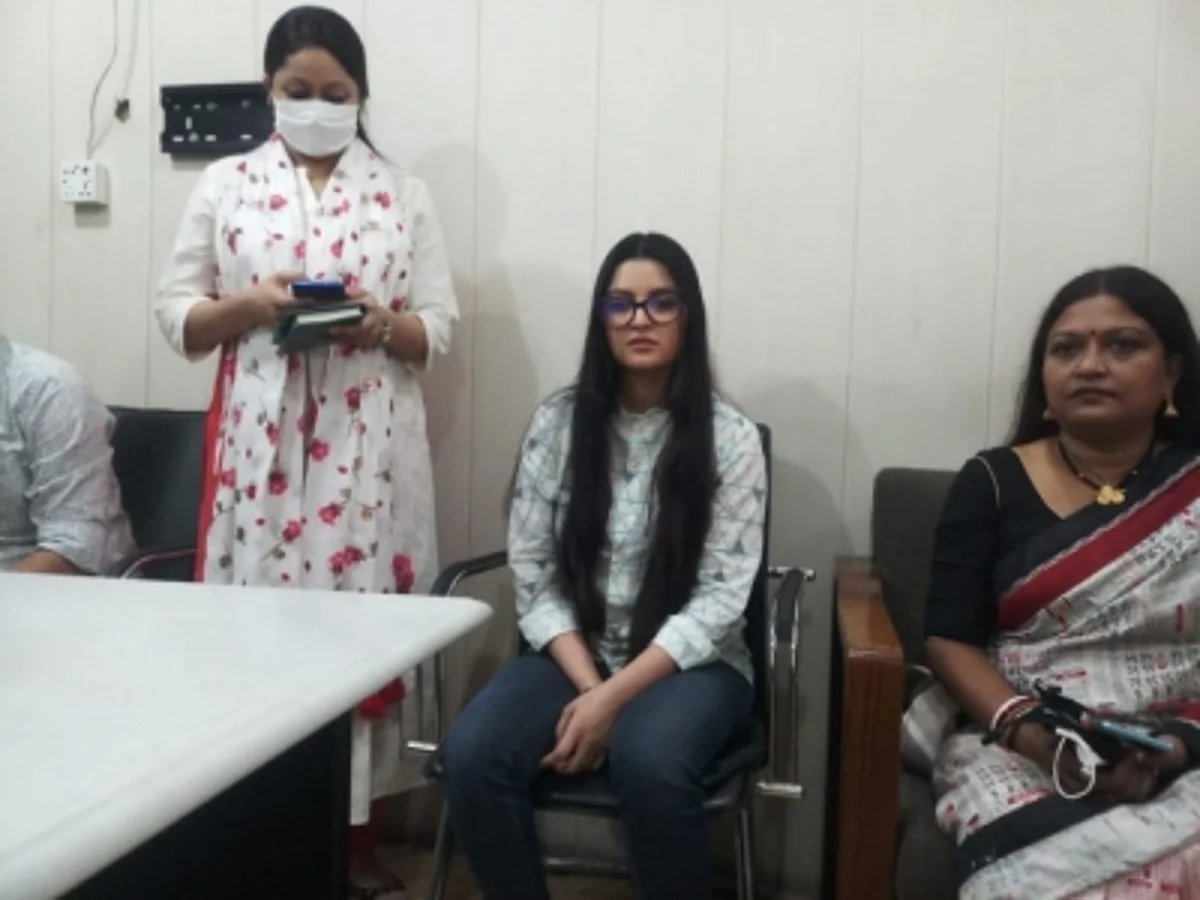 पूछताछ के बाद पुलिस ने नाटक निर्देशक को छोड़ा