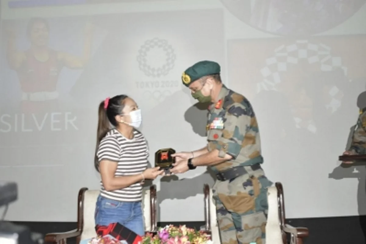 सेना ने मणिपुर में ओलंपिक रजत पदक विजेता मीराबाई चानू को सम्मानित किया