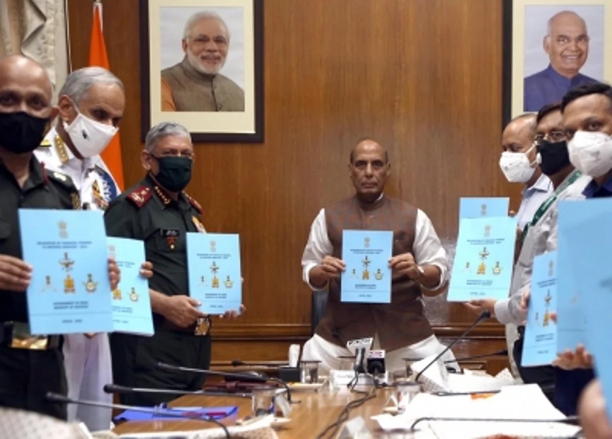 राजनाथ ने सशस्त्र बलों को राजस्व प्रबंधन के लिए वित्तीय अधिकार सौंपने की दी मंजूरी