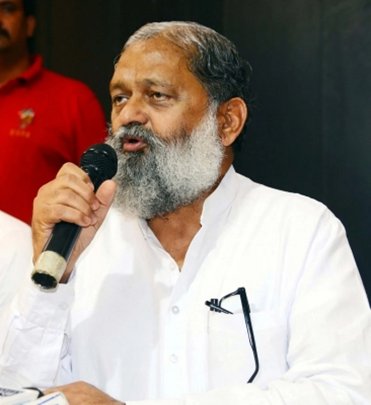 गोपनीय जानकारी चुराने के आरोप में मंत्री के कार्यालय का कर्मचारी गिरफ्तार