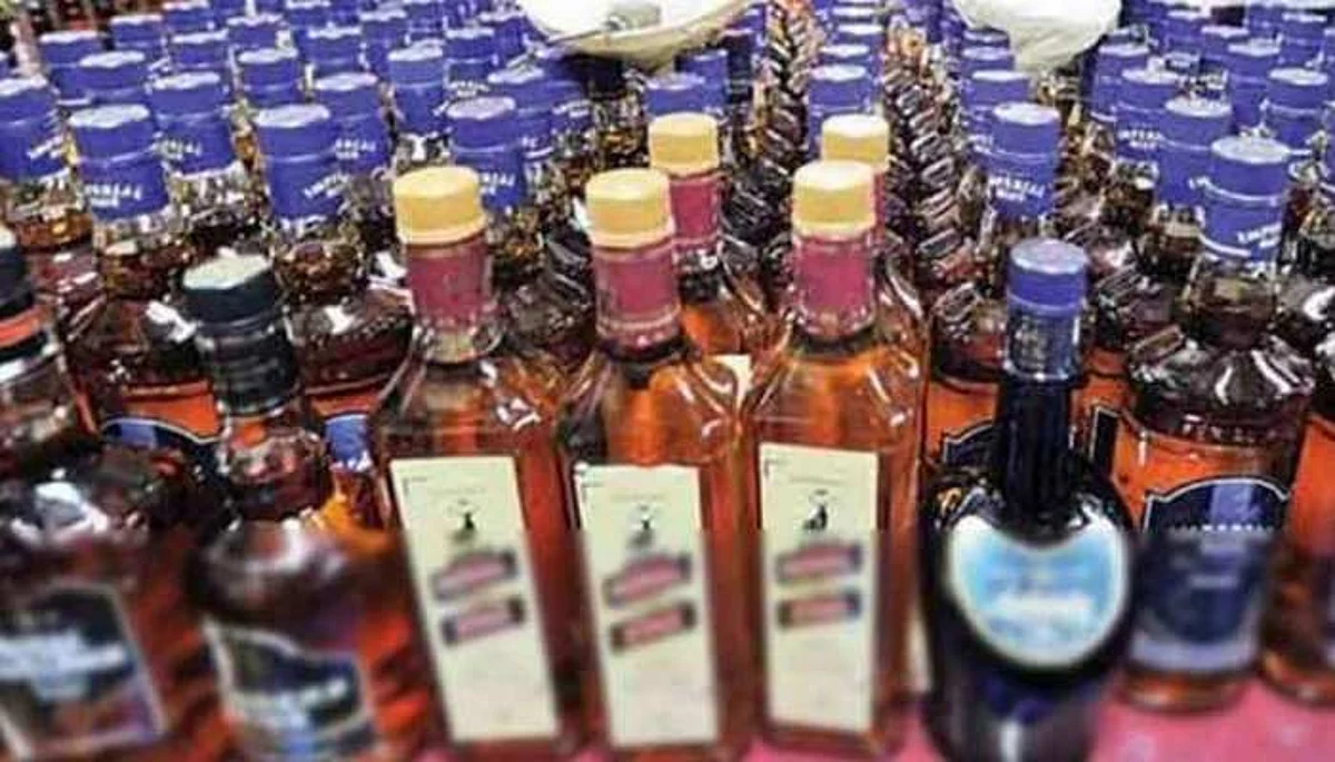 अवैध शराब कारोबारियों पर आबकारी विभाग की लगातार कार्यवाही जारी