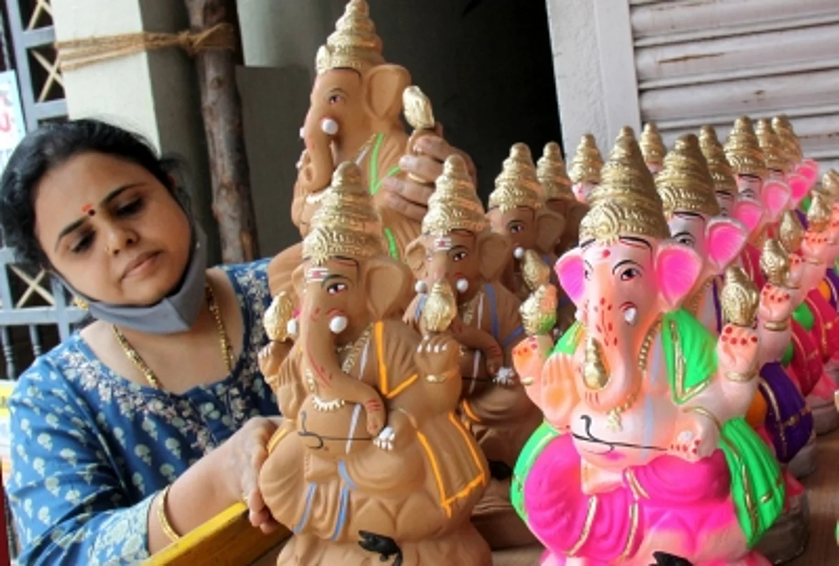 इस गणेश चतुर्थी, हाथ मिलाने से पहले वैक्सीन स्टेटस के बारे में पूछें: गोवा सीएम