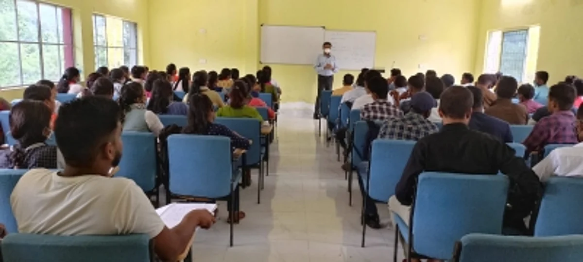 झारखंड: आईएएस अधिकारी की मदद से नक्सल प्रभावित लातेहार के छात्र अब बनेंगे प्रशासनिक अधिकारी