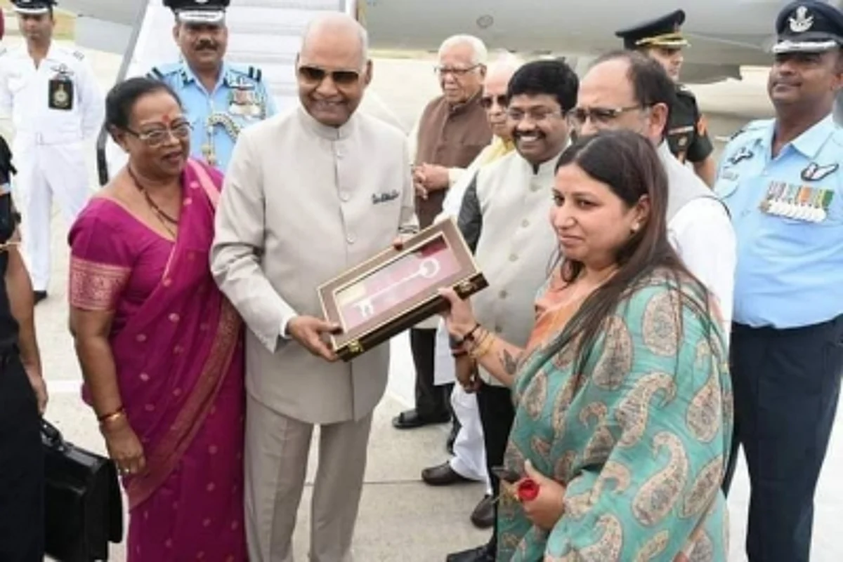 राष्ट्रपति पहुंचे प्रयागराज, कानून मंत्री , मुख्यमंत्री और उपमुख्यमंत्री ने किया स्वागत