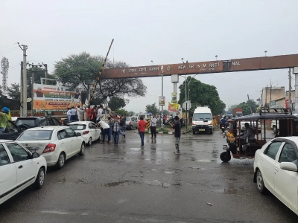 करनाल के डीसी से मिला 11 सदस्यीय किसान प्रतिनिधिमंडल, दिया ज्ञापन