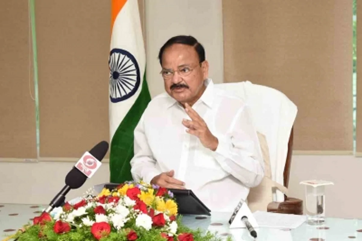 उपराष्ट्रपति ने अनुसंधान को बढ़ावा देने के लिए उद्योग-अकादमिक इंटरफेस को बढ़ाने का आह्वान किया