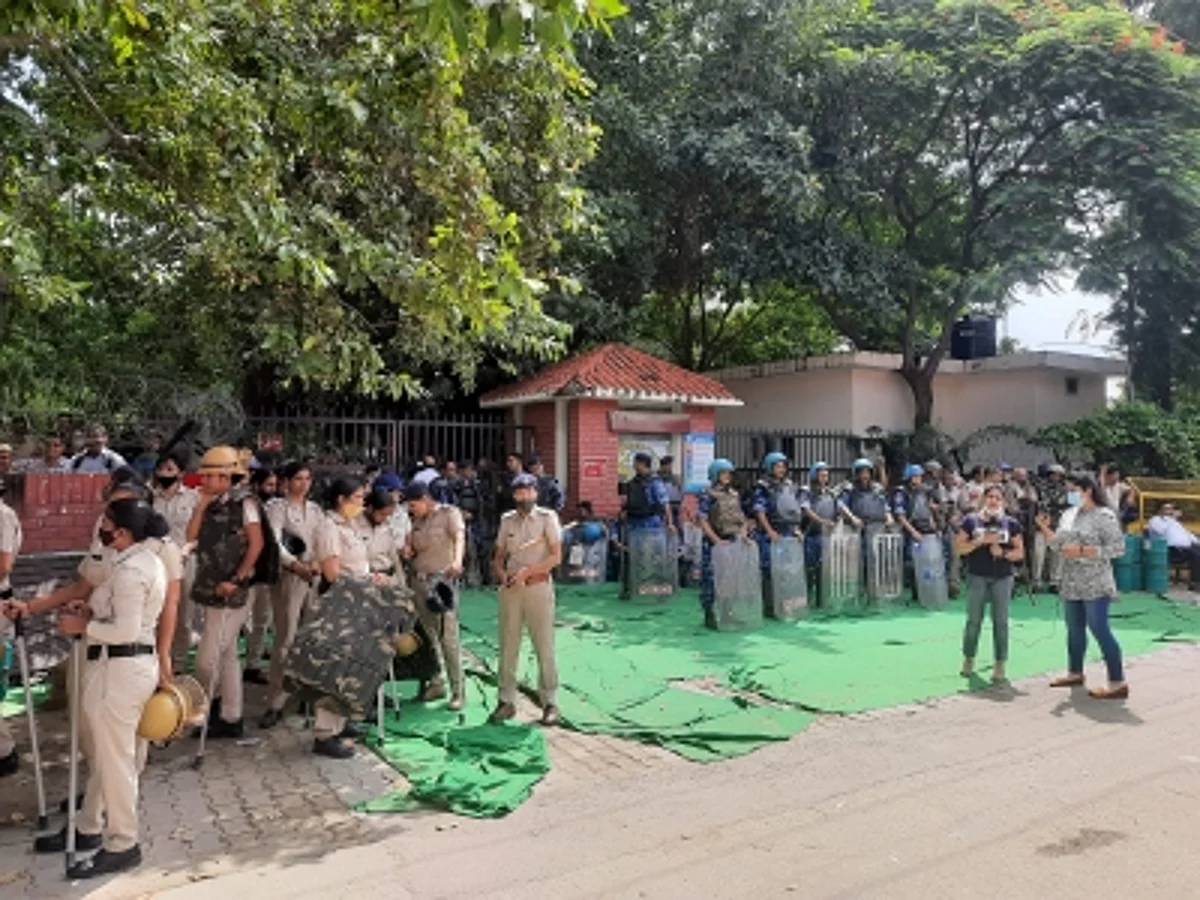 हरियाणा के अधिकारियों के साथ किसान नेताओं की बैठक करनाल में शुरू