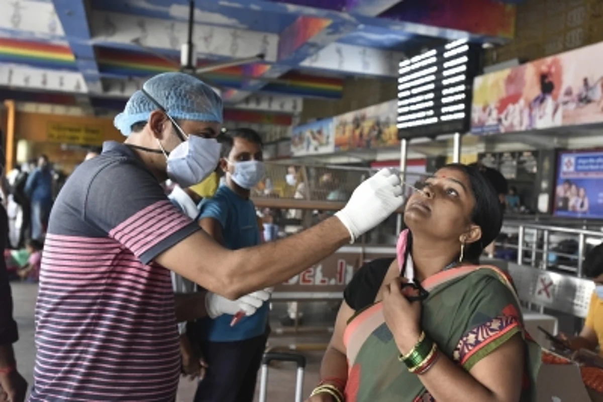 भारत में कोरोना के मामले बढ़े, पिछले 24 घंटों में 22,431 नए केस आए सामने, 318 लोगों की मौत