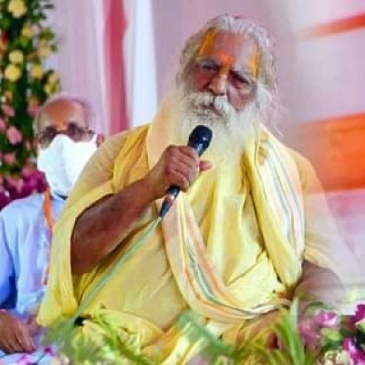महंत नृत्य गोपाल दास ऑक्सीजन सपोर्ट पर
