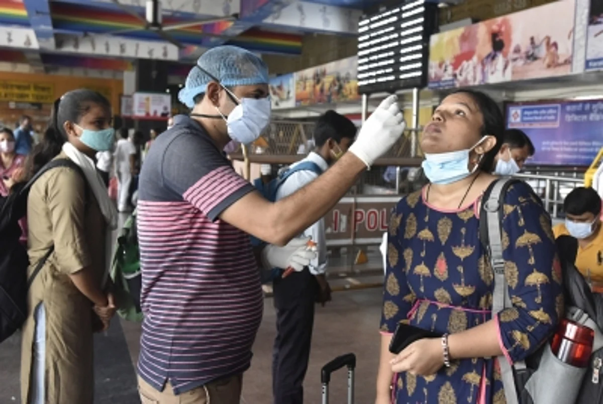भारत में कोरोना के 15,823 नए मामले, 24 घंटे में 226 लोगों की मौत