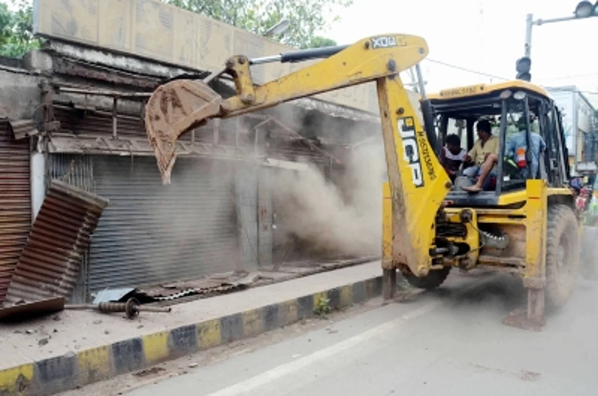 दिल्ली परिवहन विभाग अतिक्रमण हटाने पर कर रहा काम