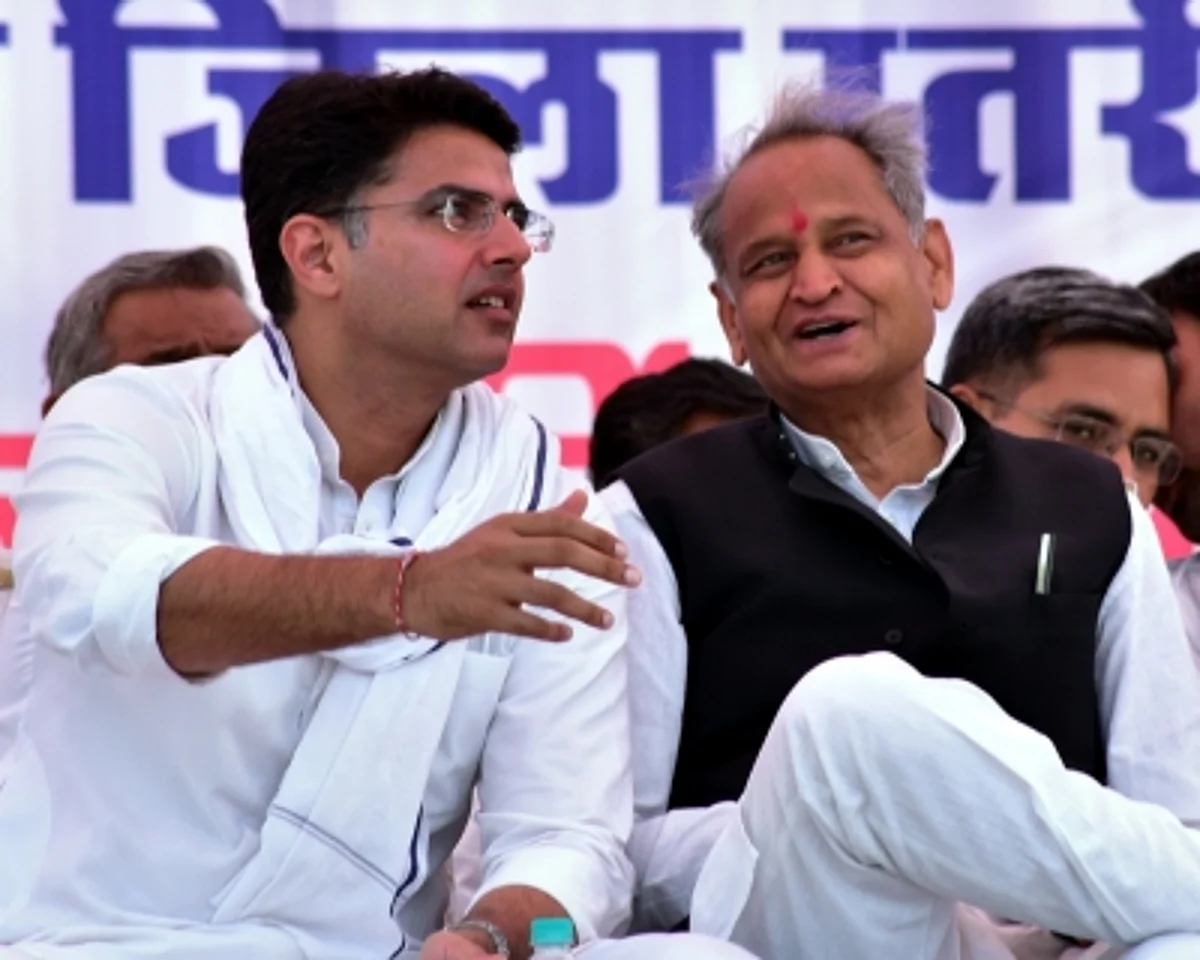 गहलोत, पायलट ने उपचुनाव उम्मीदवारों के नामांकन के लिए एक साथ उड़ान भरी
